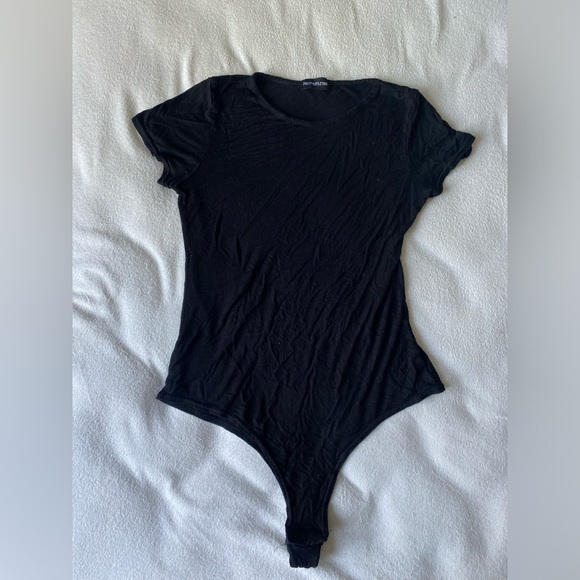Pretty Little Thing Short Sleeve Bodysuit - Picture 4 of 7